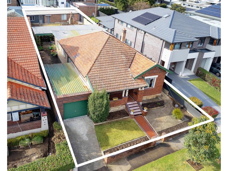 18 Pine Avenue, Russell Lea NSW 2046