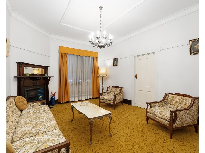 18 Pine Avenue, Russell Lea NSW 2046