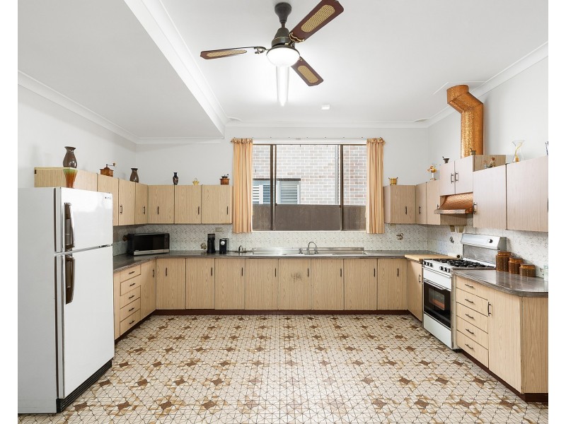 18 Pine Avenue, Russell Lea NSW 2046