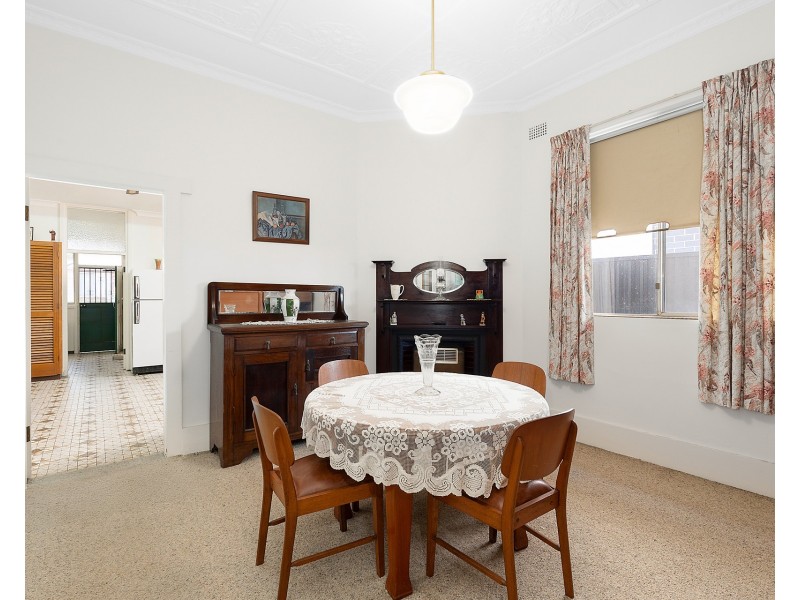 18 Pine Avenue, Russell Lea NSW 2046