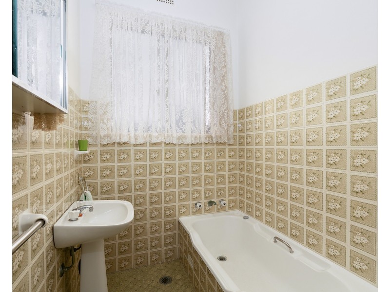 18 Pine Avenue, Russell Lea NSW 2046
