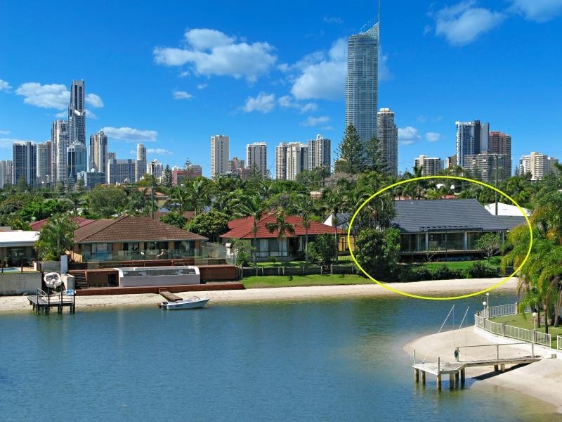 10 Meredith Drive, Broadbeach Waters QLD 4218