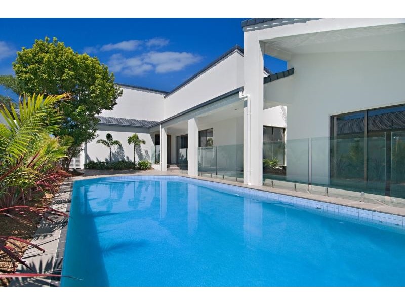 10 Meredith Drive, Broadbeach Waters QLD 4218