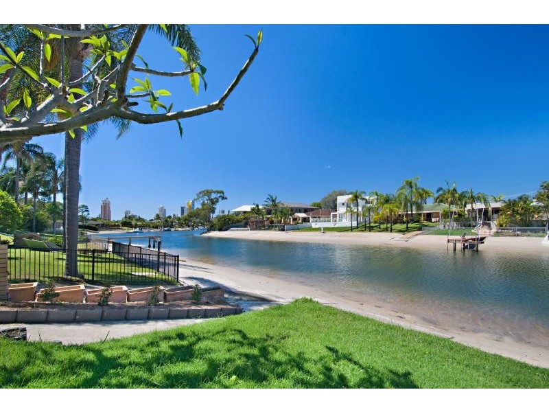 10 Meredith Drive, Broadbeach Waters QLD 4218