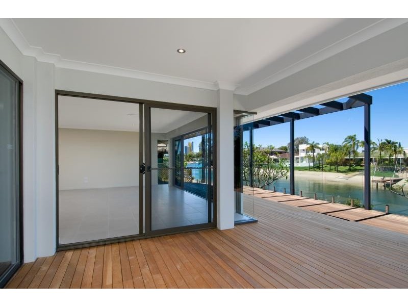 10 Meredith Drive, Broadbeach Waters QLD 4218