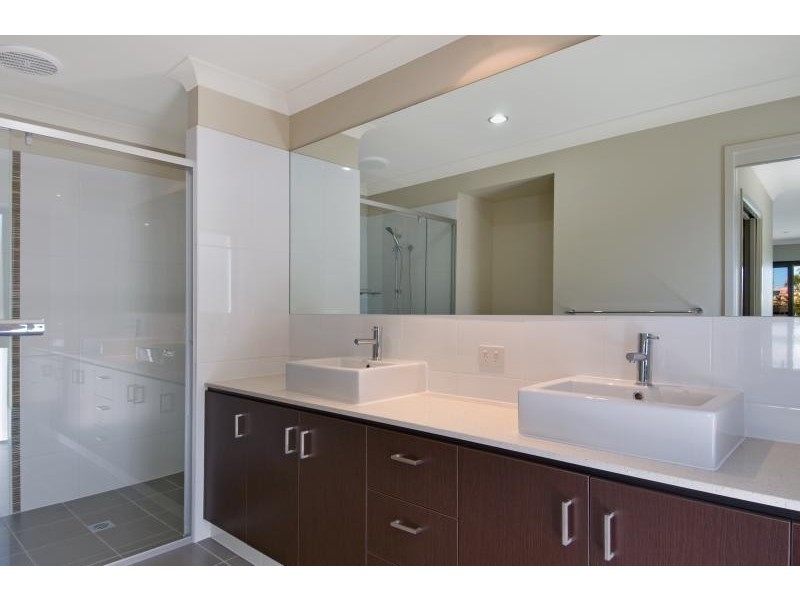 10 Meredith Drive, Broadbeach Waters QLD 4218