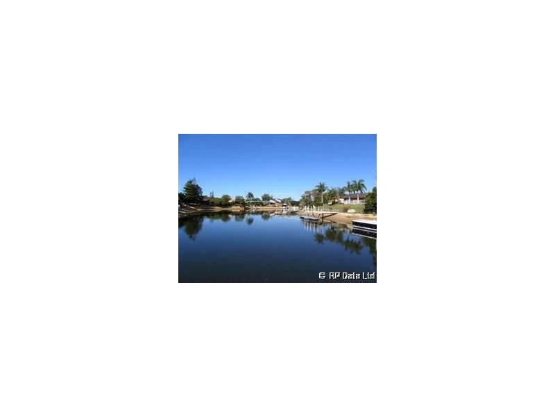 20 Poinciana Blvd, Broadbeach Waters QLD 4218