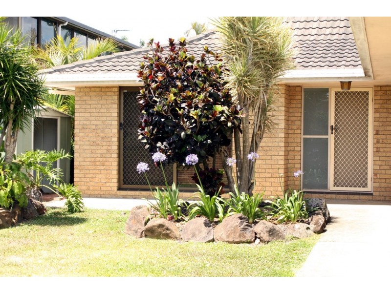 124 Monaco Street, Broadbeach Waters QLD 4218