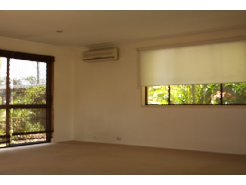 124 Monaco Street, Broadbeach Waters QLD 4218