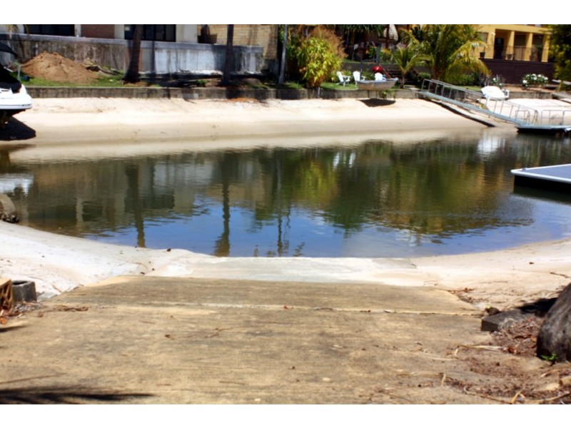 124 Monaco Street, Broadbeach Waters QLD 4218