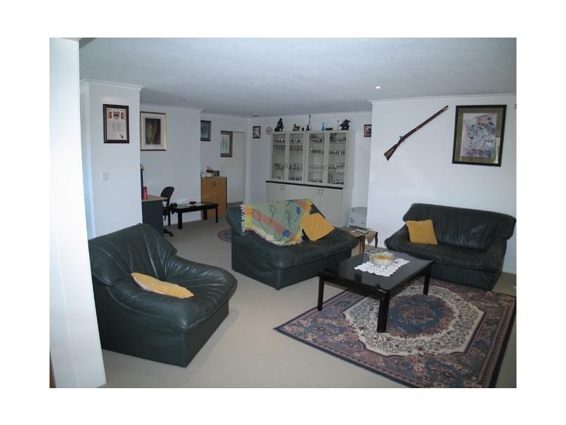 69 Kalimna Drive, Broadbeach Waters QLD 4218