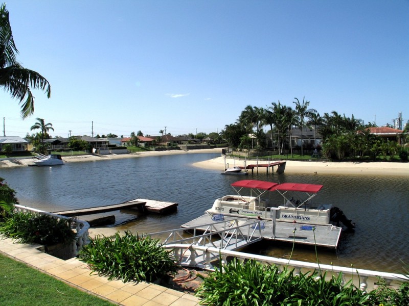 9 Grant Place, Broadbeach Waters QLD 4218