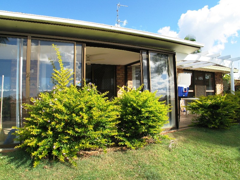 9 Grant Place, Broadbeach Waters QLD 4218