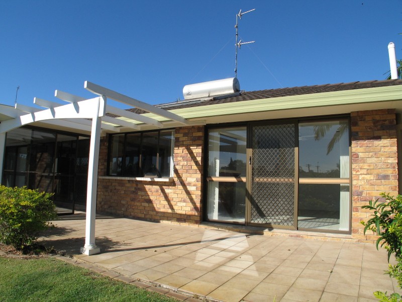 9 Grant Place, Broadbeach Waters QLD 4218