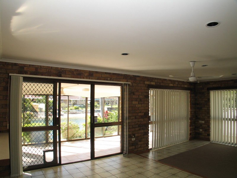 9 Grant Place, Broadbeach Waters QLD 4218