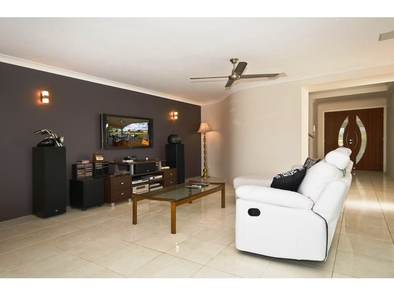 5 Laurel Court, Sorrento QLD 4217