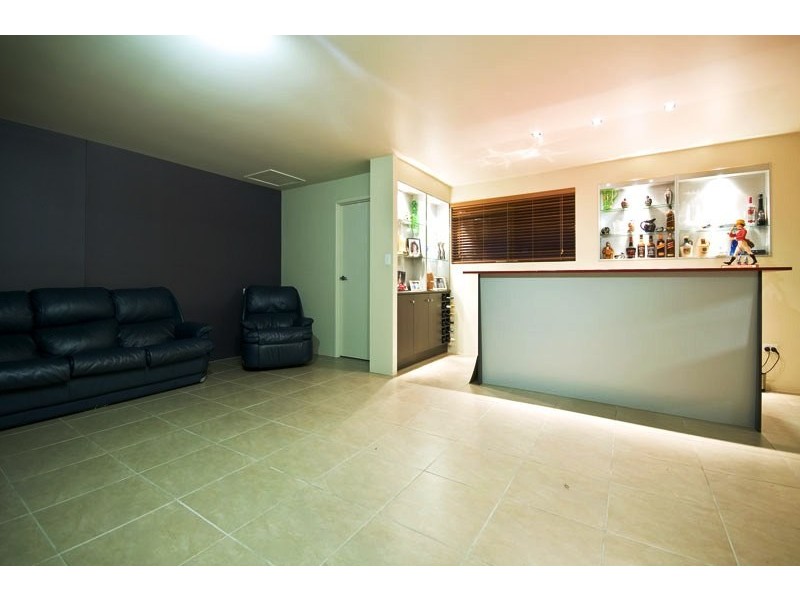 5 Laurel Court, Sorrento QLD 4217