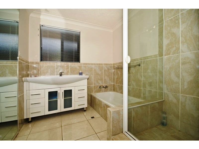 5 Laurel Court, Sorrento QLD 4217