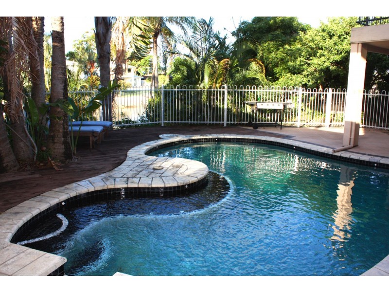 27 Park Avenue, Broadbeach Waters QLD 4218