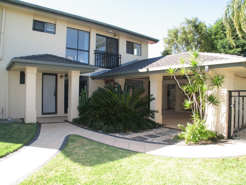 27 Park Avenue, Broadbeach Waters QLD 4218