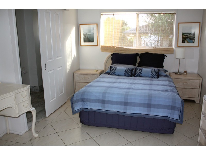 27 Park Avenue, Broadbeach Waters QLD 4218