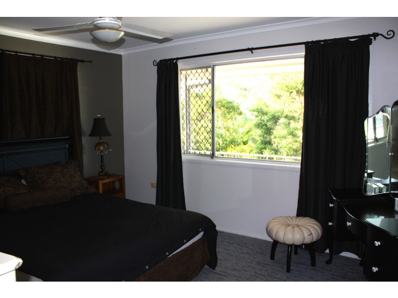 27 Park Avenue, Broadbeach Waters QLD 4218