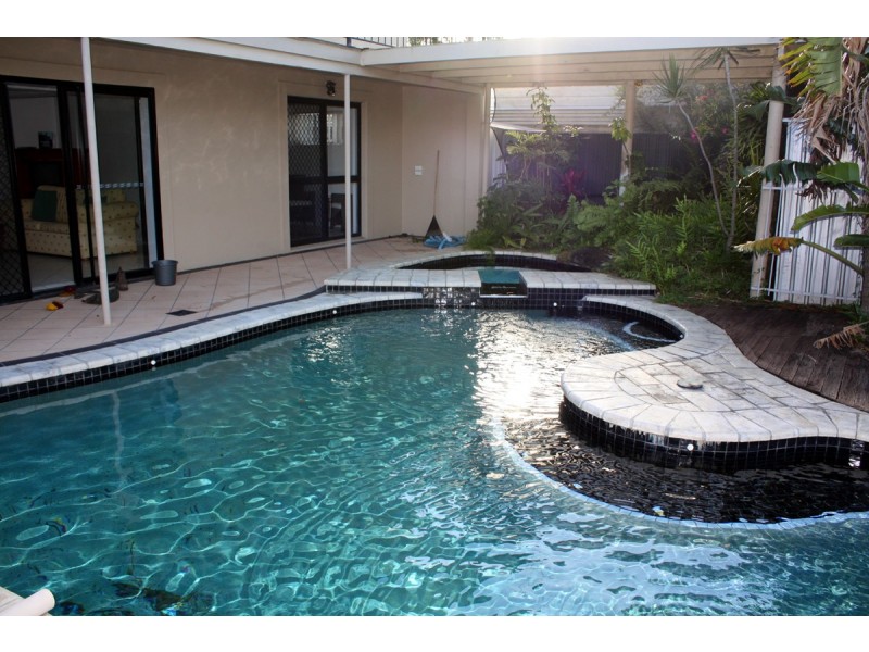 27 Park Avenue, Broadbeach Waters QLD 4218