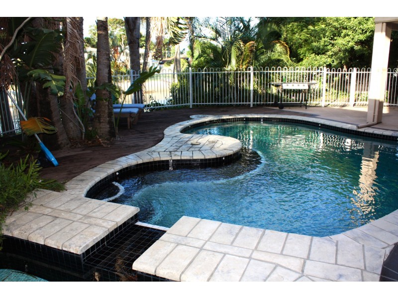 27 Park Avenue, Broadbeach Waters QLD 4218