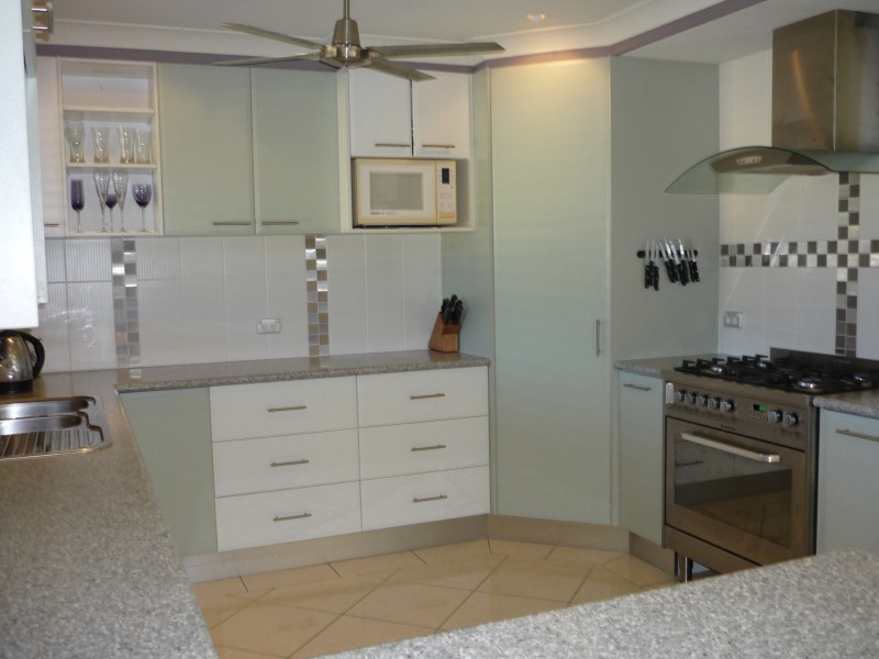8 Huon Street, Broadbeach Waters QLD 4218