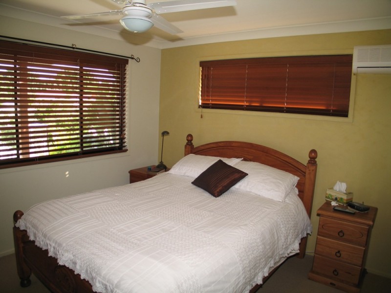 8 Huon Street, Broadbeach Waters QLD 4218