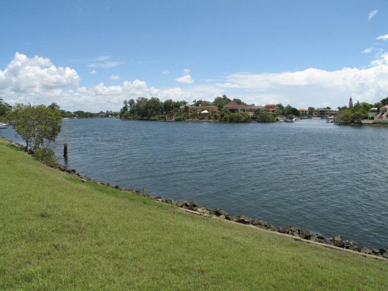 19 Cedar Place, Broadbeach Waters QLD 4218