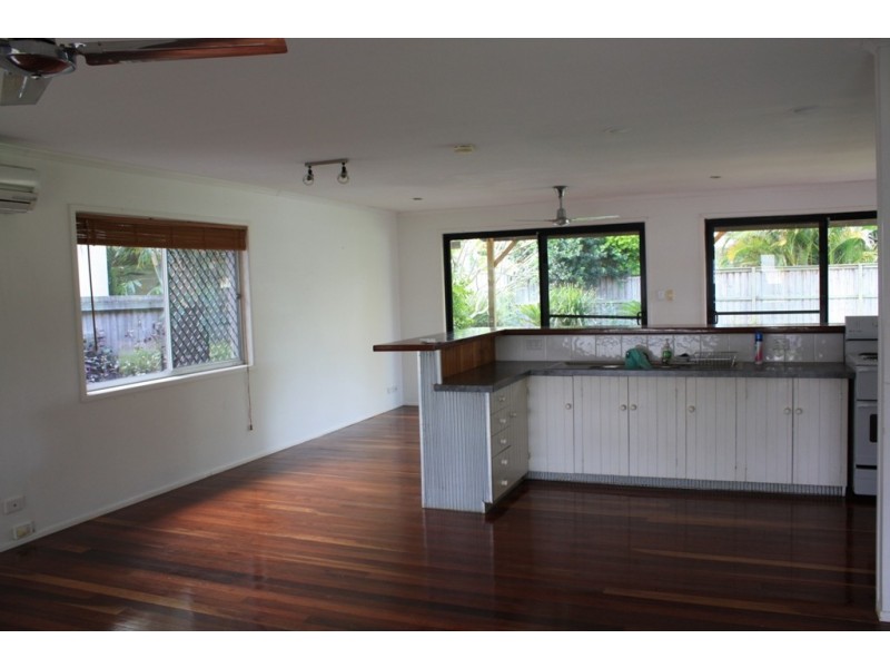 42 Allambi Avenue, Broadbeach Waters QLD 4218