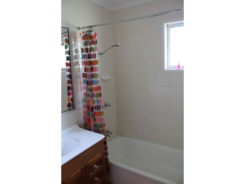 42 Allambi Avenue, Broadbeach Waters QLD 4218