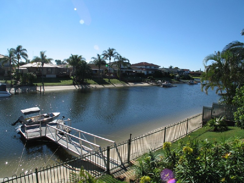 28 Pilot Court, Mermaid Waters QLD 4218