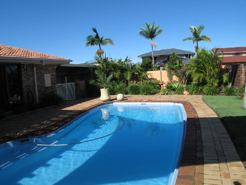 28 Pilot Court, Mermaid Waters QLD 4218