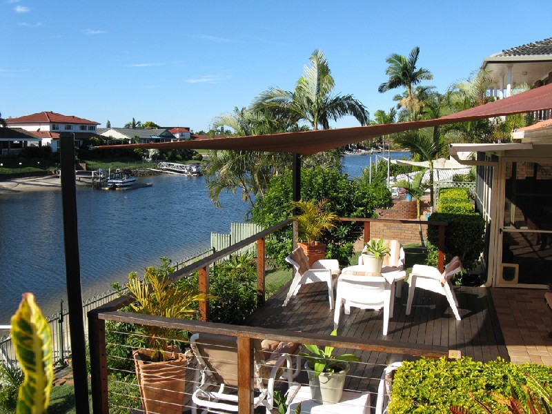 28 Pilot Court, Mermaid Waters QLD 4218