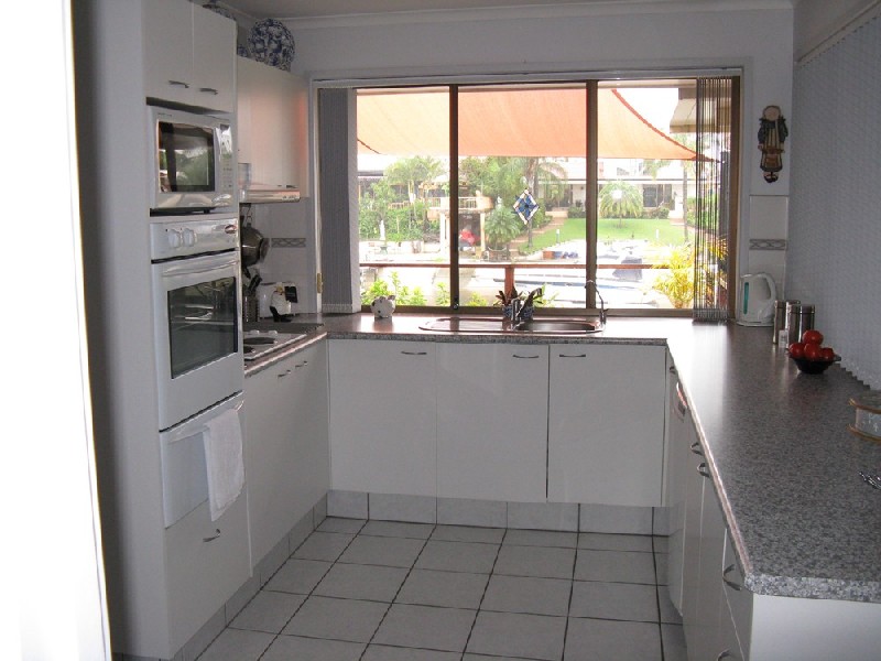 28 Pilot Court, Mermaid Waters QLD 4218