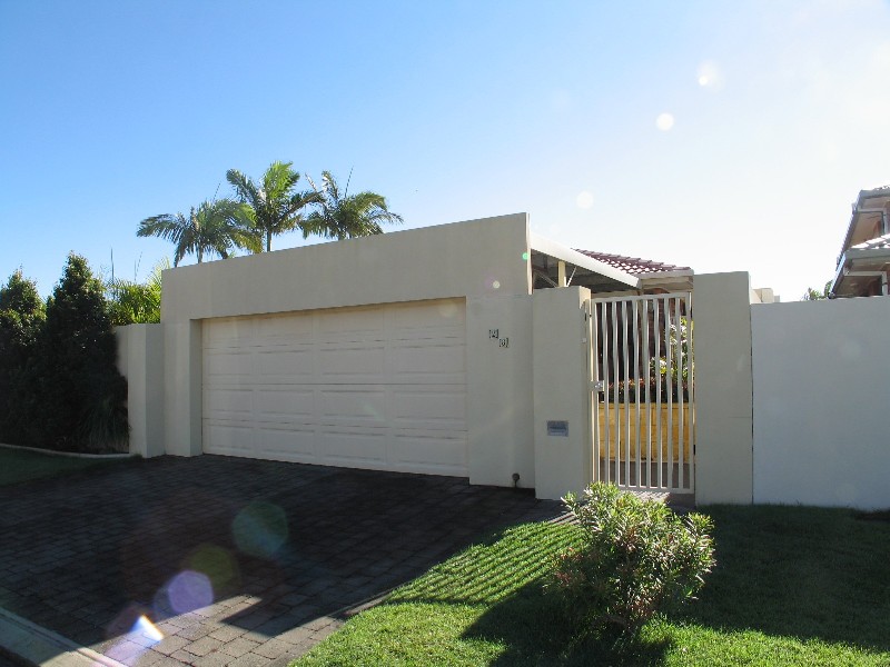 28 Pilot Court, Mermaid Waters QLD 4218