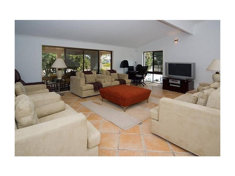 14 Cocos Court, Broadbeach Waters QLD 4218