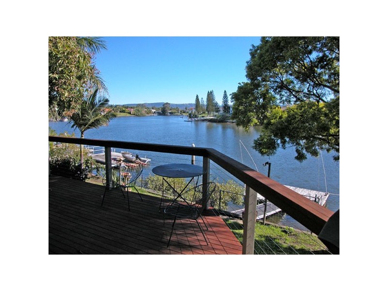 30 Sophie Avenue, Broadbeach Waters QLD 4218