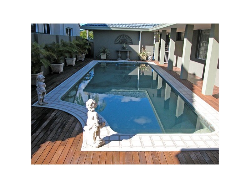30 Sophie Avenue, Broadbeach Waters QLD 4218