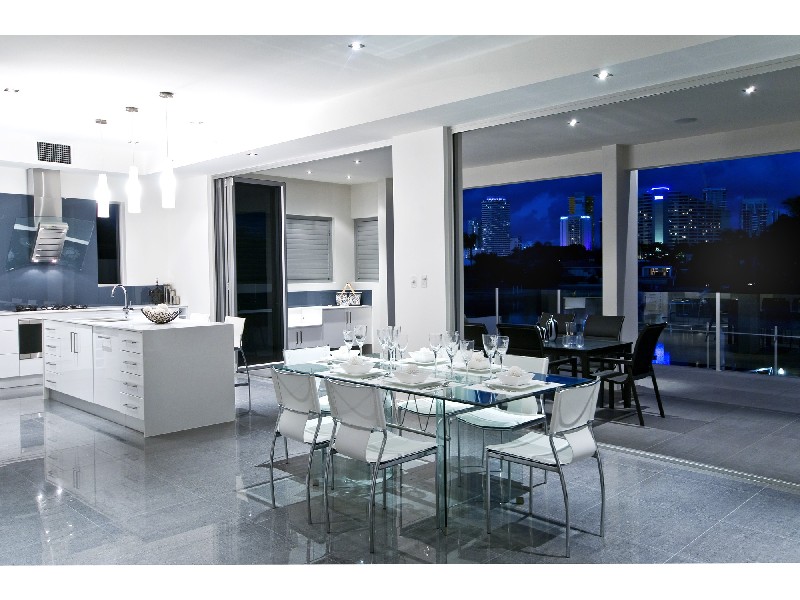 8 Maureen Court, Broadbeach Waters QLD 4218