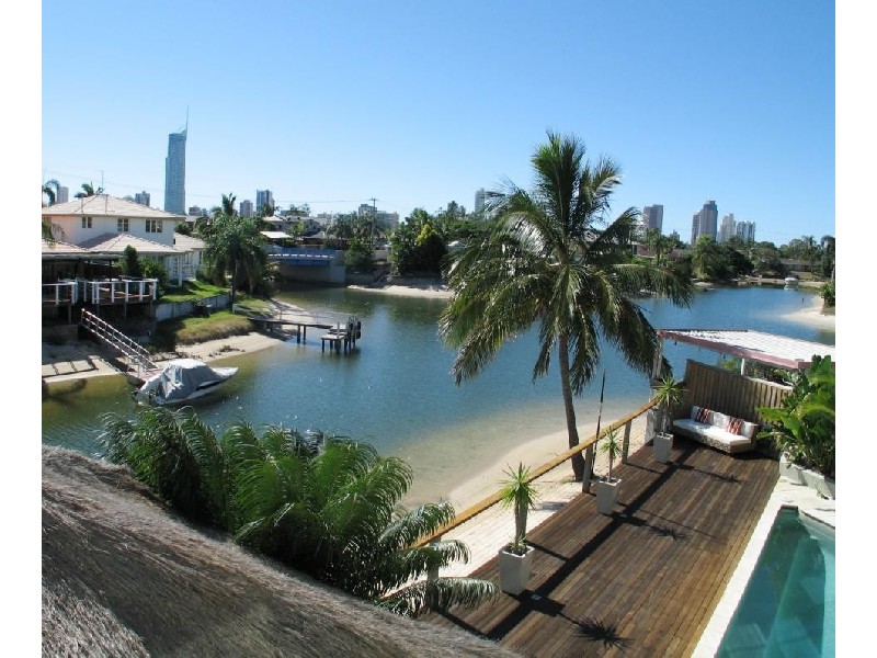 Pasadena Court, Broadbeach Waters QLD 4218