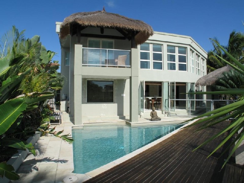 Pasadena Court, Broadbeach Waters QLD 4218