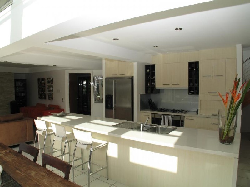 Pasadena Court, Broadbeach Waters QLD 4218