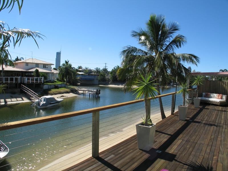 Pasadena Court, Broadbeach Waters QLD 4218