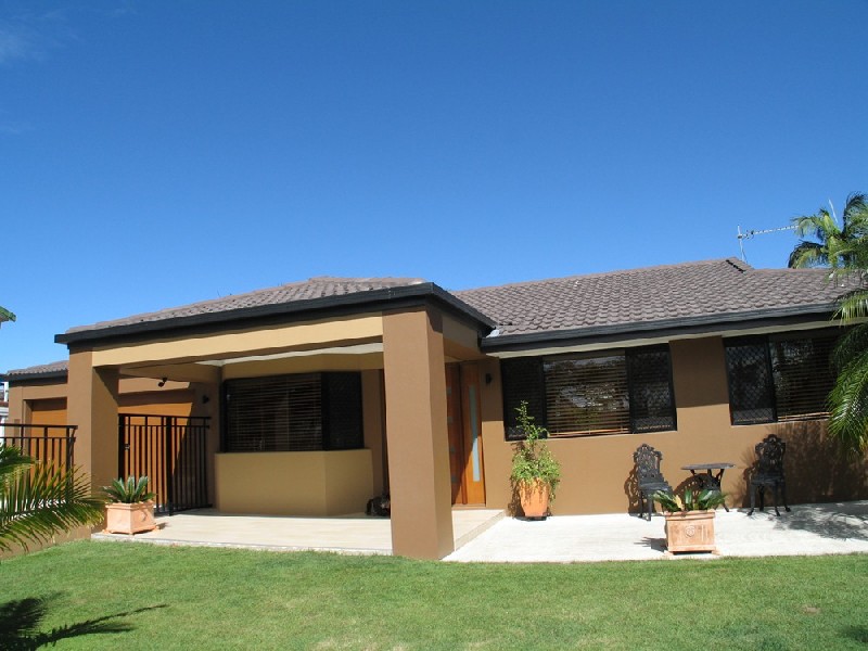 18 Poinciana Boulevard, Broadbeach Waters QLD 4218