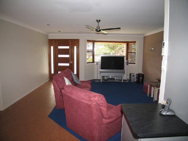 18 Poinciana Boulevard, Broadbeach Waters QLD 4218