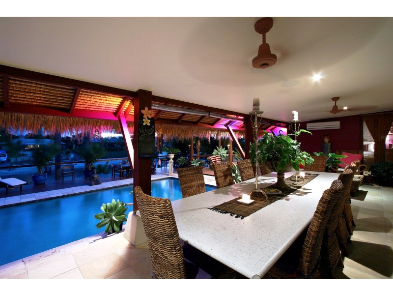 10 Cedar Place, Broadbeach Waters QLD 4218