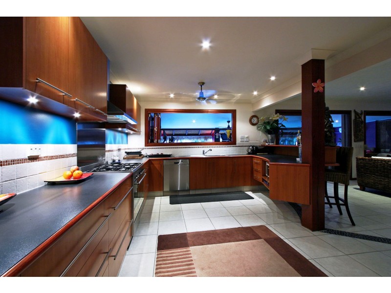 10 Cedar Place, Broadbeach Waters QLD 4218